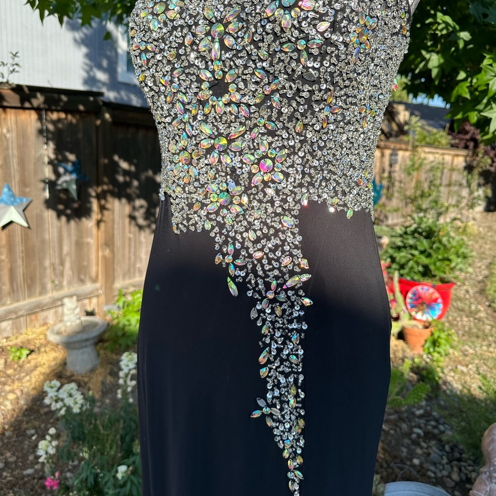 Elegant Black Embellished Evening Gown - Picture 11 of 14